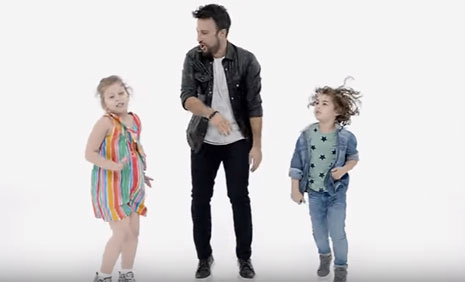 Tarkan Yolla Klibinde Oyuncularmz Gne Oyman ve Batuhan Davutolu Yer Ald - IMC AJANS