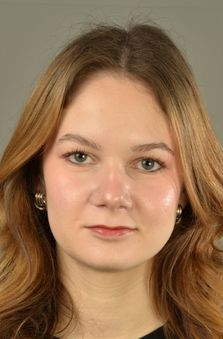 20 - 25 Ya� Bayan Oyuncu - Ecem Canik