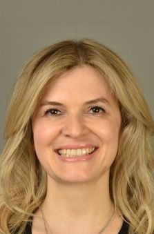 Bayan Oyuncu - Esra �a�lar