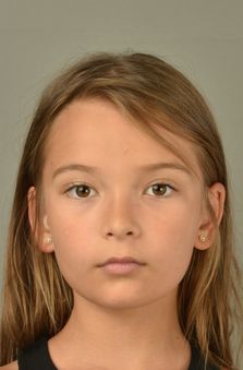 8 Ya� K�z �ocuk Manken - Kira Akt�rk